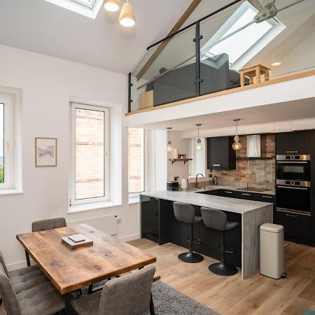 Pass The Keys Stunning 3 Bed Loft Style Apt With Free Parking Единбург Екстериор снимка