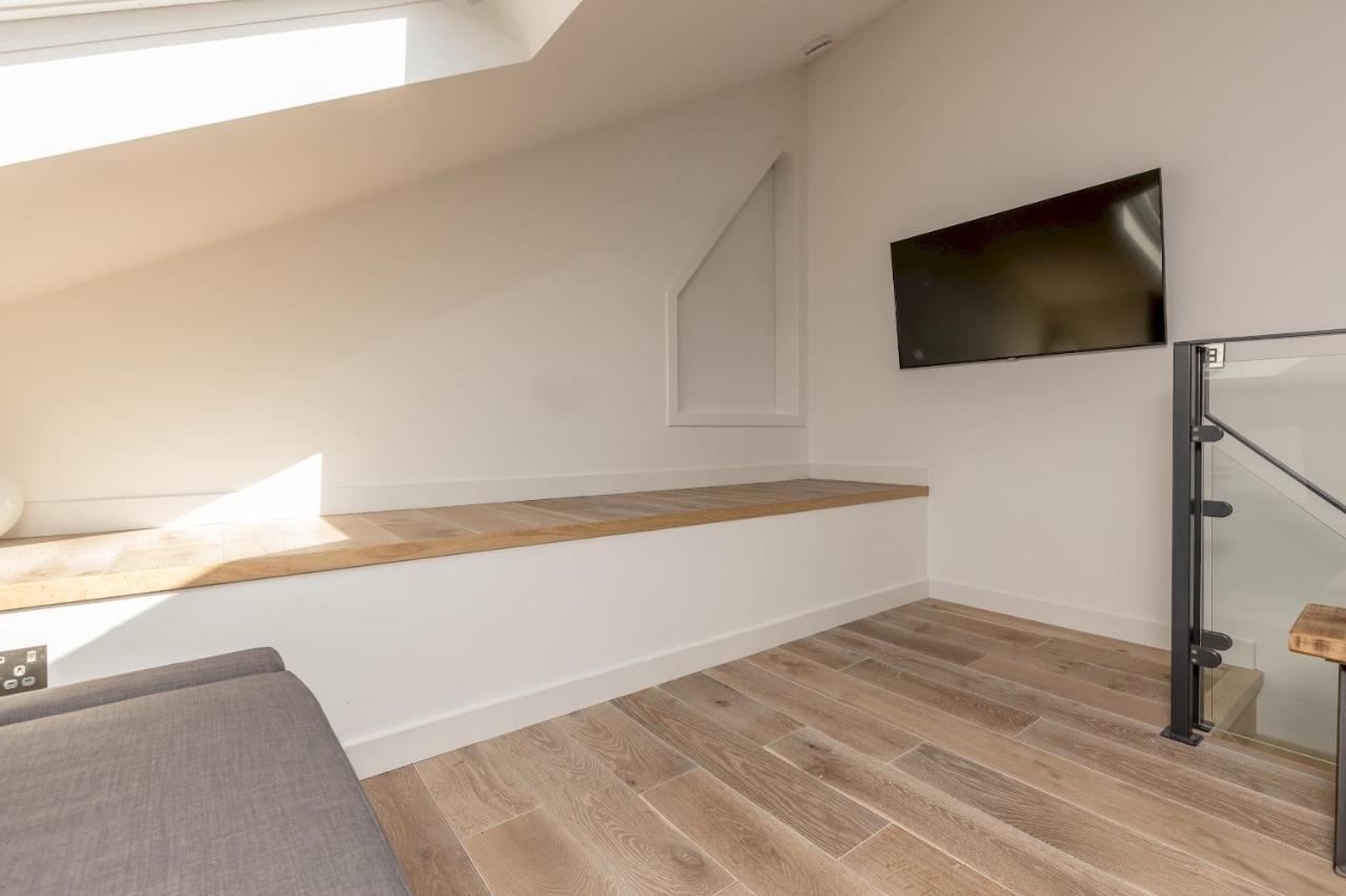 Pass The Keys Stunning 3 Bed Loft Style Apt With Free Parking Единбург Екстериор снимка
