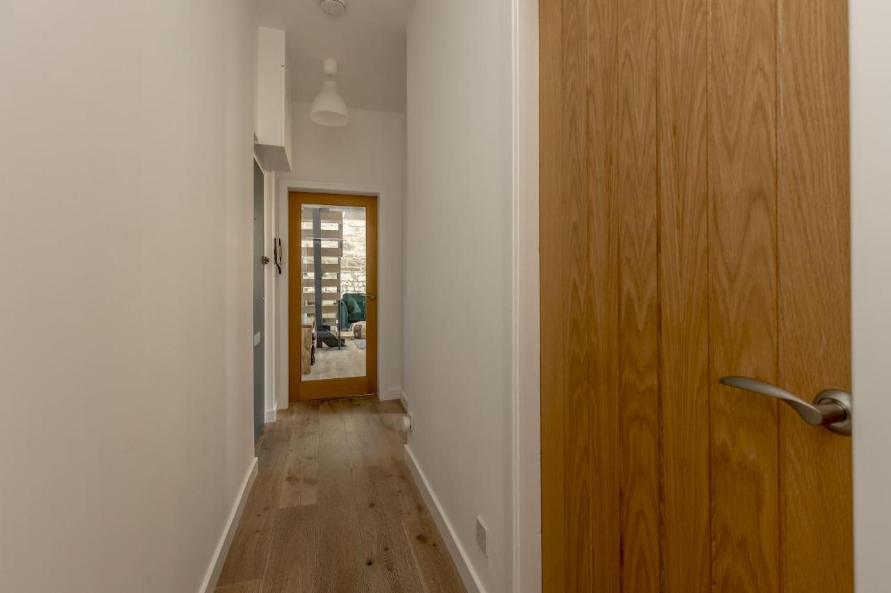 Pass The Keys Stunning 3 Bed Loft Style Apt With Free Parking Единбург Екстериор снимка