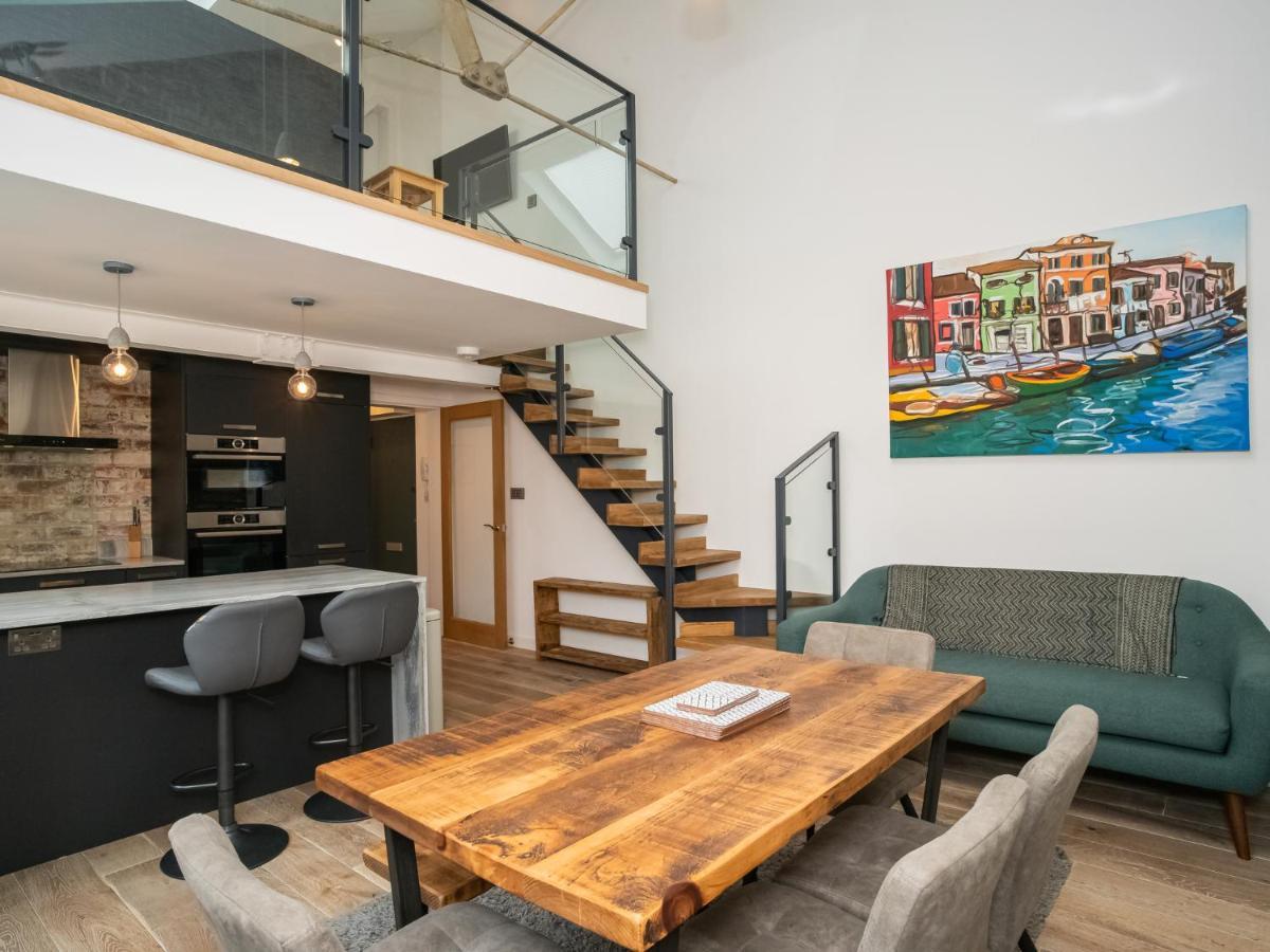 Pass The Keys Stunning 3 Bed Loft Style Apt With Free Parking Единбург Екстериор снимка