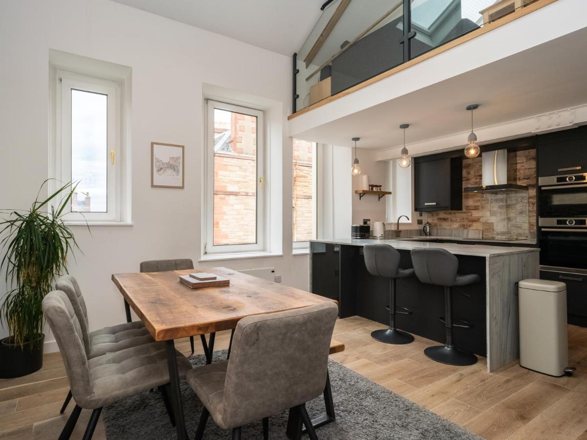 Pass The Keys Stunning 3 Bed Loft Style Apt With Free Parking Единбург Екстериор снимка