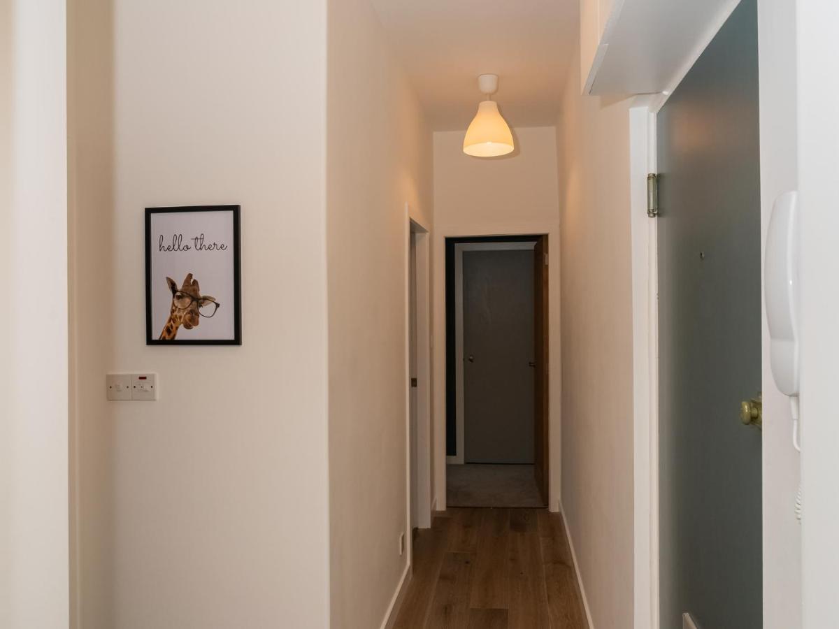 Pass The Keys Stunning 3 Bed Loft Style Apt With Free Parking Единбург Екстериор снимка