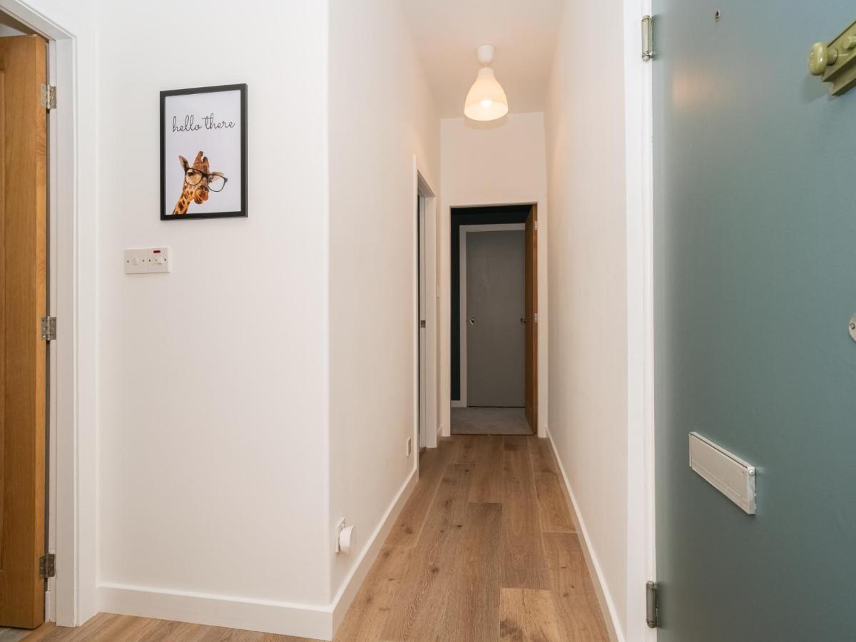 Pass The Keys Stunning 3 Bed Loft Style Apt With Free Parking Единбург Екстериор снимка