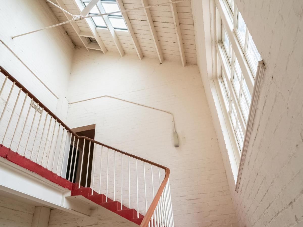Pass The Keys Stunning 3 Bed Loft Style Apt With Free Parking Единбург Екстериор снимка