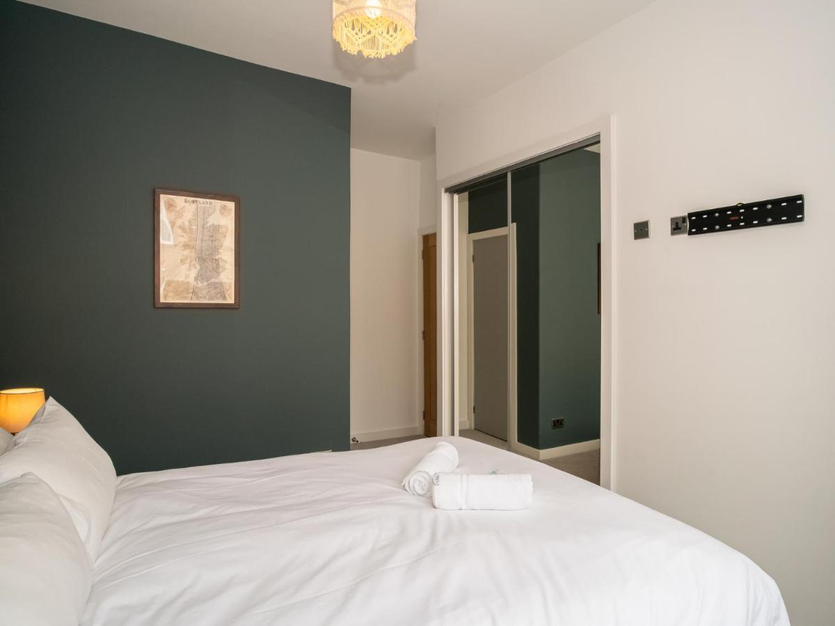 Pass The Keys Stunning 3 Bed Loft Style Apt With Free Parking Единбург Екстериор снимка