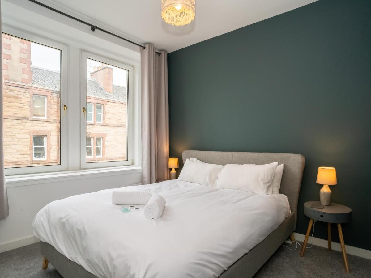 Pass The Keys Stunning 3 Bed Loft Style Apt With Free Parking Единбург Екстериор снимка